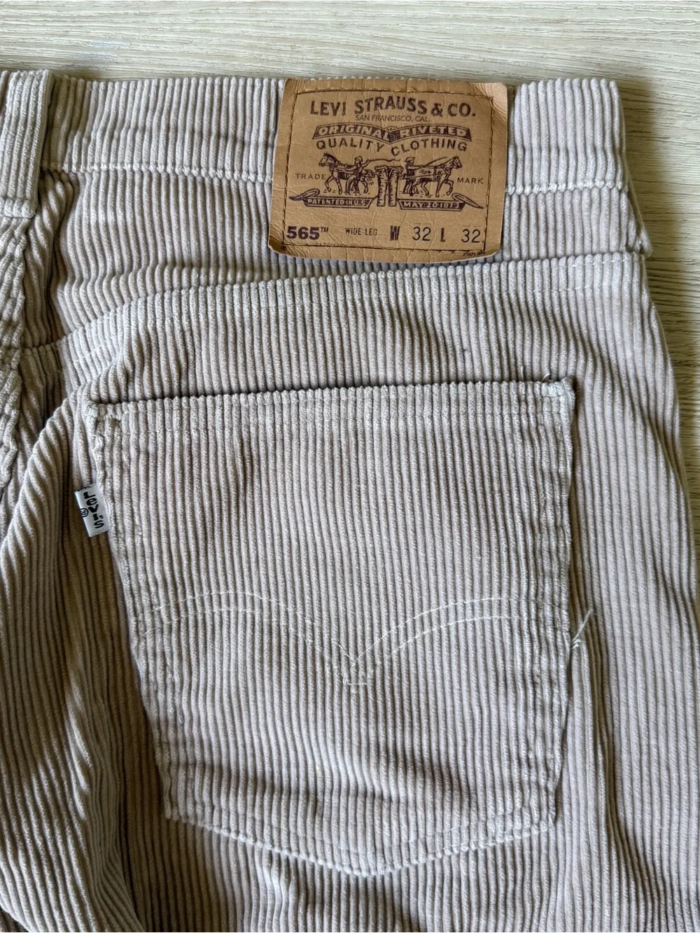Vintage Levi’s 565 Loose Fit Wide Leg Corduroy Pants Made in USA Y2K Men’s